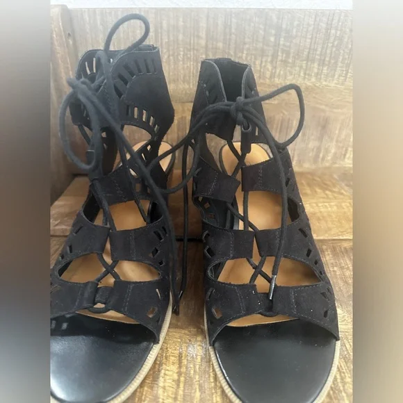 Crown Vintage Lace Up Wedge Sandals - Picture 7 of 10
